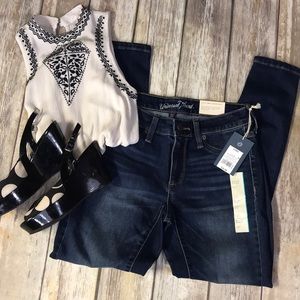 Brand new J Fit Universal Threads Jeans - Sz 2 S